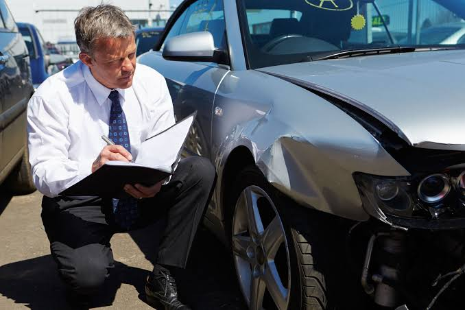 How a Car Accident Lawyer Centennial Can Help After a Serious Crash